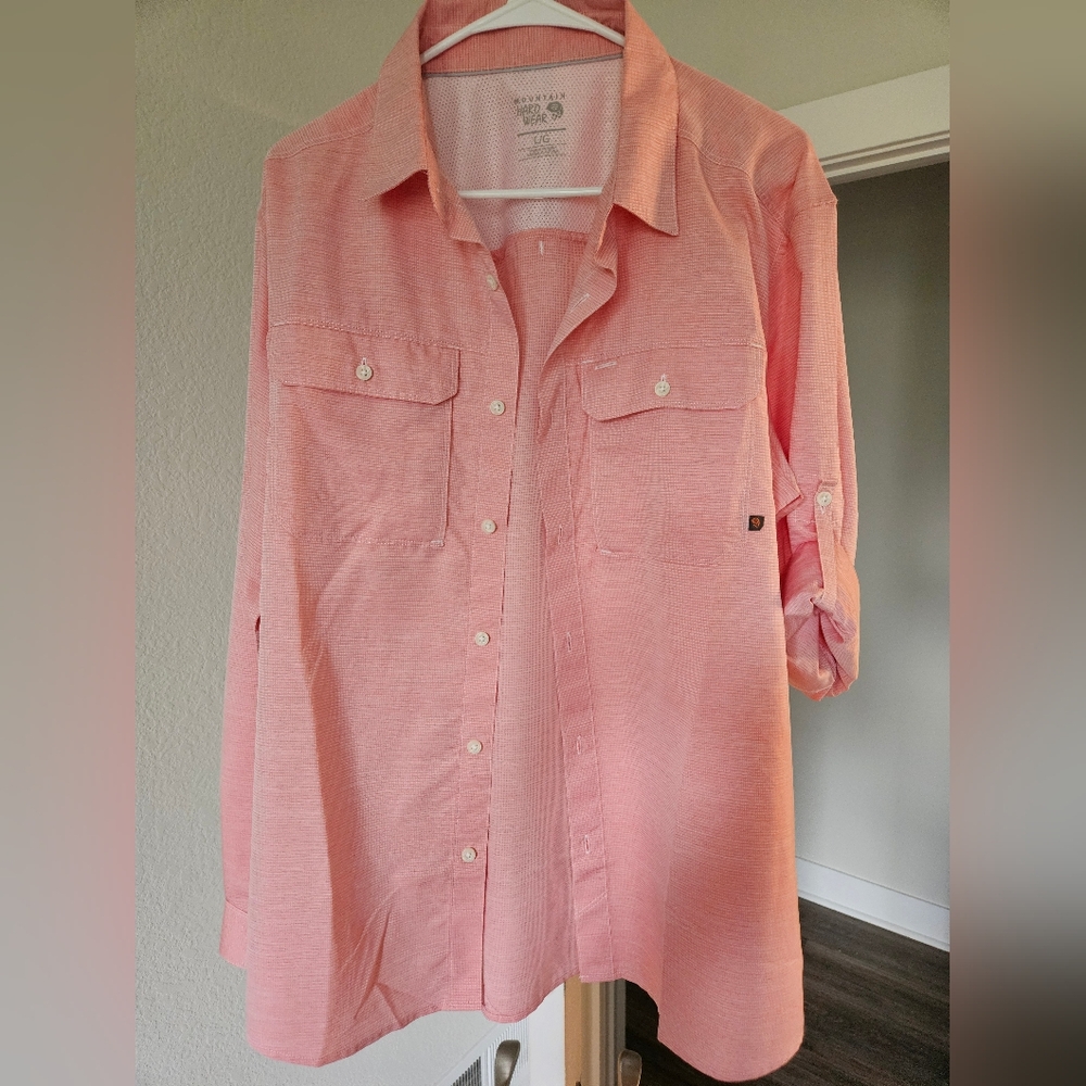NWOT Mountain Hardware river button up